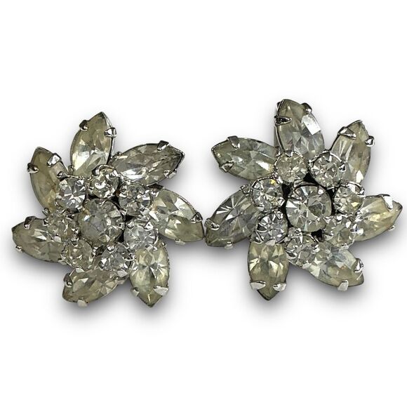 Vintage Silver Toned Clear Rhinestone Flower Cluster Screw Back Earrings - Picture 7 of 7